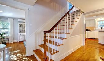 12 Harbour Ter, Cranston, RI 02905