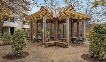 4141 N HENDERSON Rd 702, Arlington, VA 22203