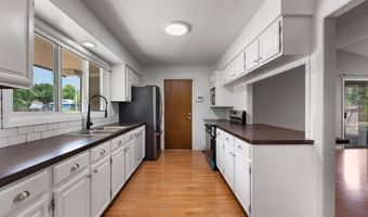 4034 Danbury St, Bel Aire, KS 67220