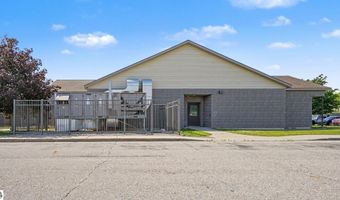 842 W Warwick Dr, Alma, MI 48801