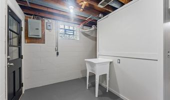 3913 Claridge Dr, Austintown, OH 44511