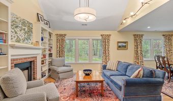 36 Pickman Dr, Bedford, MA 01730