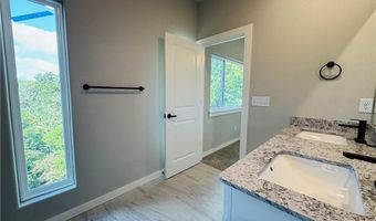 61 Skipton Dr, Bella Vista, AR 72714