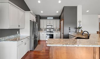 904 Eagle Creek Blvd SW, Altoona, IA 50009