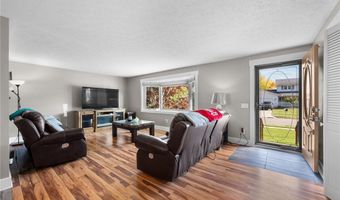 1280 Meadowview Ln, Amherst, OH 44001