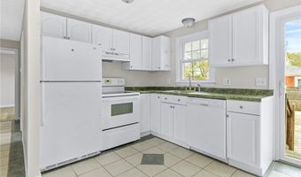4 Ellsworth St, Warwick, RI 02886