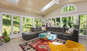 200 Robinhood Rd, Asheville, NC 28804