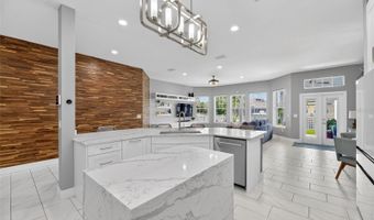 526 ISLEBAY Dr, Apollo Beach, FL 33572