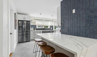 125 W Minna Ave, Avenel, NJ 07001
