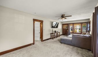 425 N 9th St, Adel, IA 50003
