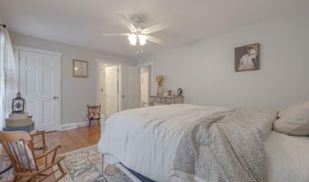 460 NE Oak Hill St, Abingdon, VA 24210
