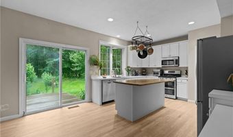 48 Fieldstone Ln, North Kingstown, RI 02874