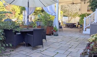 4 Spinnaker Dr, East Providence, RI 02915