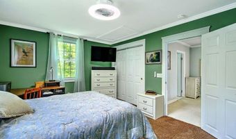 46 Channing Rd, Narragansett, RI 02882