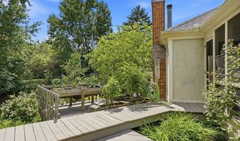 3401 Woodview Pl, Columbus, OH 43220