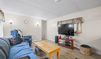 14 Lakeshore Dr, Belgrade, ME 04918