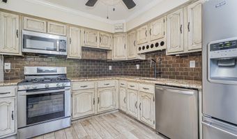 195 Kinnoll Hill Ct, Aberdeen, NJ 07747
