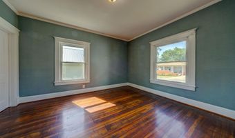 805 W 4th St, Bicknell, IN 47512