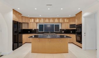 4446 Hayvenhurst Ave, Encino, CA 91436