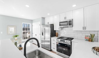 6208 LES DORSON Ln, Alexandria, VA 22315