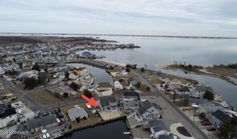 3 Drake Dr, Bayville, NJ 08721