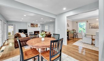 9 Arapaho Rd, Brookfield, CT 06804