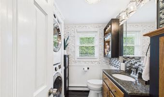 24 E Shore Rd, Narragansett, RI 02882