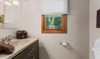 58 CRESTVIEW Dr, Appleton, WI 54915