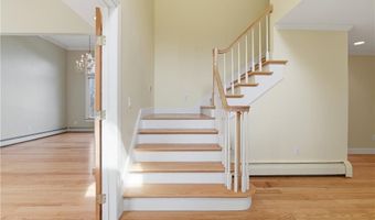 46 Timberland Dr, Lincoln, RI 02865