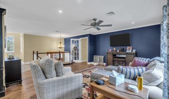 26 Crest Rd, Middletown, NJ 07748
