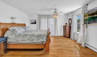 40 Hillview Dr, Bangor, ME 04401