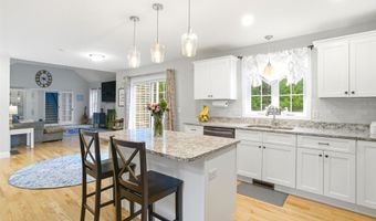 84 Juniper Cir, Auburn, NH 03032