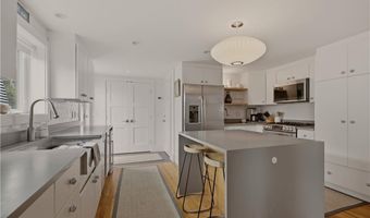 59 Houston Ave, Newport, RI 02840