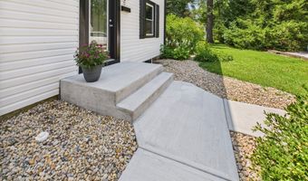 5 Willow Rd, Anderson, IN 46011