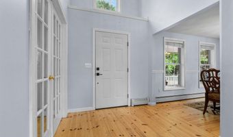 734 High St, Candia, NH 03034