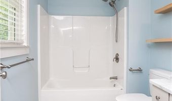 12 Park Ave 13, Narragansett, RI 02882