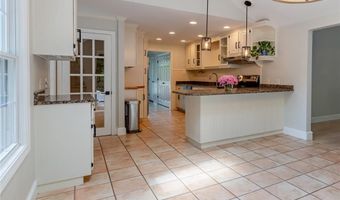 122 Sylvan Dr, East Greenwich, RI 02818