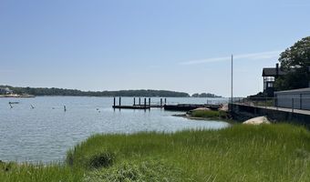 180 Clark Ave, Branford, CT 06405