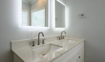 605 Plantation Dr, Adel, GA 31620