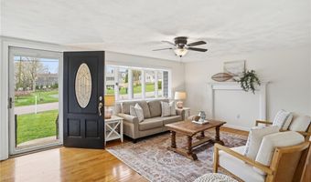 49 Roosevelt Dr, Bristol, RI 02809
