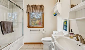 141 Lakewood Dr, Alton, NH 03810