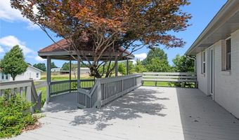 22617 155th St, Basehor, KS 66007