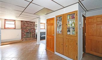 62 Valleybrook Dr, East Providence, RI 02914