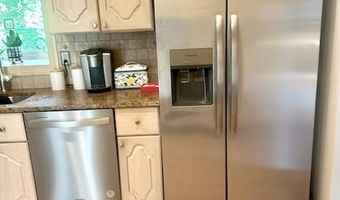 8502 WOODBINE Ln, Annandale, VA 22003