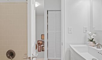 811 GIBBON St, Alexandria, VA 22314