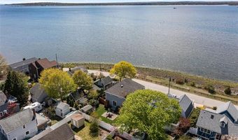15 Shore Dr, Barrington, RI 02806