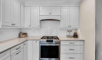 34 Marlin Ct, Bayville, NJ 08721