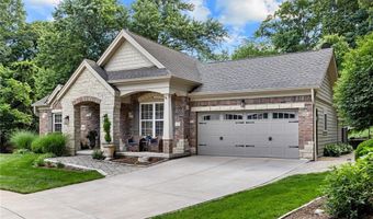 884 Village Brook Ct, Ballwin, MO 63021