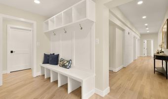 10700 ALLOWAY Dr, Potomac, MD 20854