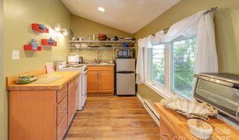 14 Shelton Branch Rd, Barnardsville, NC 28709
